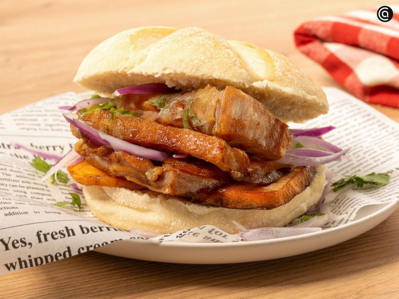 Armando el pan con chicharrón