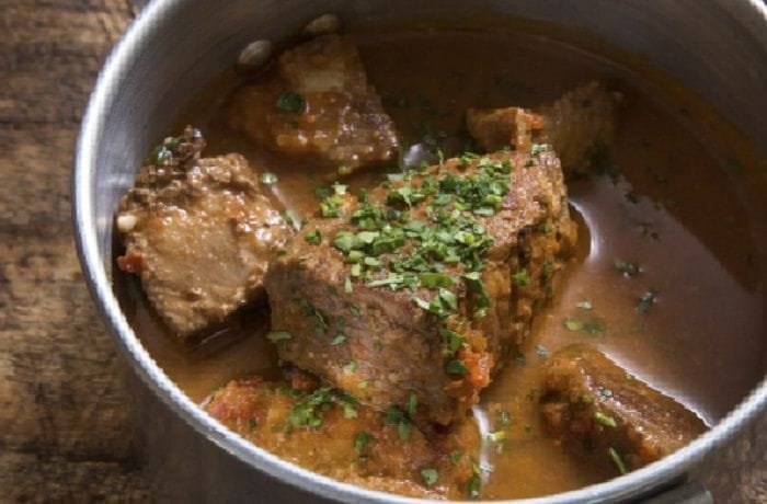 Sazonando el cabrito